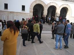 Photo of تونس: إخلاء مقر المحكمة الابتدائية بالقوة العامة؟