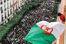 Photo of الجزائر: المظاهرات تجتاح البلاد مجددا وقايد صالح يتحدث عن مؤامرة