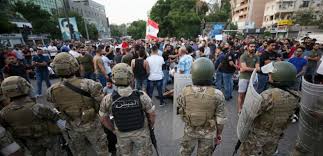 Photo of الجيش اللبناني يطمئن المحتجين “لا للعنف”