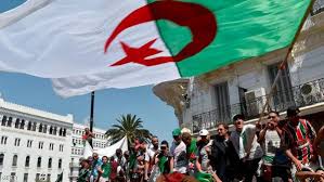 Photo of مظاهرات معارضة وأخرى مؤيدة للإنتخابات الرئاسية بالجزائر
