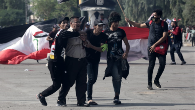 Photo of برغم الوعود بالإصلاح: المتظاهرون بالعراق يصرون على إسقاط النظام