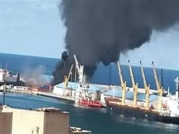 Photo of استهداف باخرة تركية محملة بالأسلحة في ميناء طرابلس