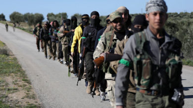 Photo of خاص/تدّربوا على أيدي الاسخبارات التركية:500 مرتزق سوري يصلون ليبيا وهذا قائدهم !