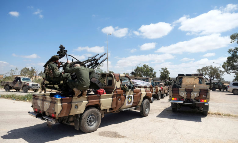 الجيش يسيطر على مساحة واسعة حول طرابلس ويستهدف مخازن الميليشيات في غريان