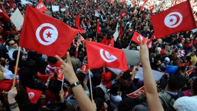 Photo of هل ثار الشعب التونسي ليرهن مصيره لدى التحالفات الخارجية؟