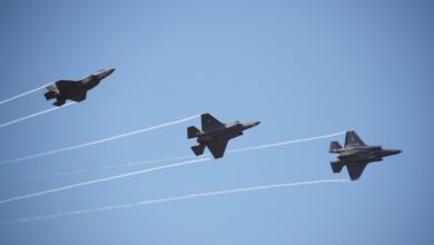 Photo of طيران مجهول يقصف مواقع بالقرب من قاعدة الوطية الليبية
