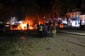 Photo of قتلى وجرحى في تفجير انتحاري بمطعم بالعاصمة الصومالية