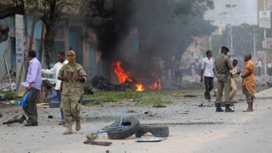 Photo of هجوم إنتحاري بالصومال يودي بحياة أكثر من 10 أشخاص بينهم قادة عسكريون
