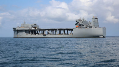 Photo of أمريكا ترسل سفينة حربية عملاقة لسحب قواتها من الصومال