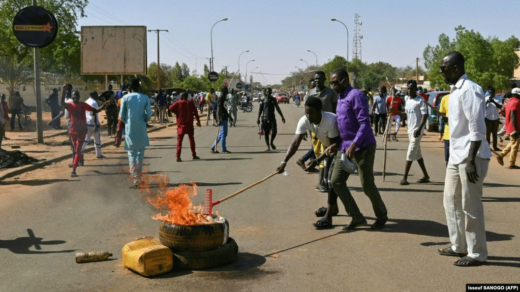Photo of مقتل شخصين واعتقال 468 في احتجاجات عنيفة بالنيجر ضد نتائج الإنتخابات