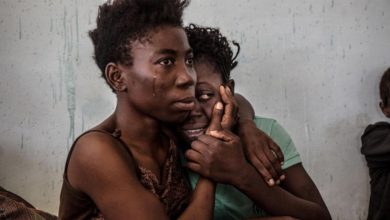 Photo of فرار آلاف المهاجرين الأفارقة من مقر إيواء بطرابلس وتقارير صادمة عن العنف والإغتصاب