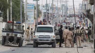 Photo of مقتل 5 أشخاص في انفجار قوي وإطلاق نار بالعاصمة الصومالية