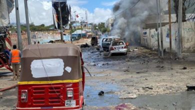 Photo of انتحاري يستهدف قافلة تابعة لبعثة الإتحاد الإفريقي بالصومال