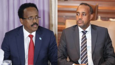Photo of الرئيس الصومالي المنتهية ولايته يفجر أزمة جديدة بتعليق صلاحيات رئيس الوزراء