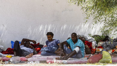 Photo of جرائم في حق المهاجرين بليبيا..مسؤولون عن تفكيك تجارة التهريب هم المهربون أنفسهم!