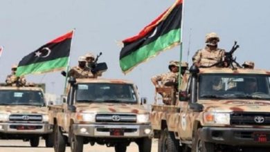 Photo of الجيش الوطني الليبي يقول إن الحكومة أوقفت صرف مرتباته للشهر الرابع على التوالي