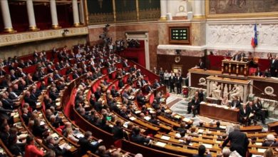 Photo of البرلمان الفرنسي يصادق على قانون طلب الصفح من الحركيين الجزائريين