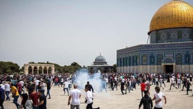 Photo of إصابة 42 فلسطينيا في مواجهات مع قوات الإحتلال بالمسجد الأقصى