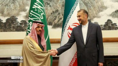 Photo of في أول زيارة رسمية إلى السعودية.. وزير الخارجية الايراني يحل بالرياض