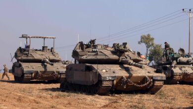 Photo of عشرات الدبابات الإسرائيلية تتوغل في غزة