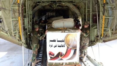 Photo of الجيش المصري: تنفيذ ثالث عملية إسقاط للمساعدات الإنسانية والاغاثية بواسطة طائرات