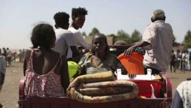 Photo of السودان..مآسي إنسانية وعنف ومبادرات بطيئة لا تغني من جوع