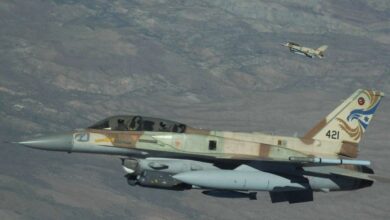Photo of “طائرات حربية مجهولة” تستهدف مواقع ومقرات تابعة لإيران في دير الزور