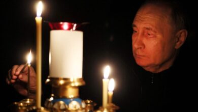Photo of بوتين يُضيئ شمعة حدادا على أرواح الهجوم الإرهابي الغادر