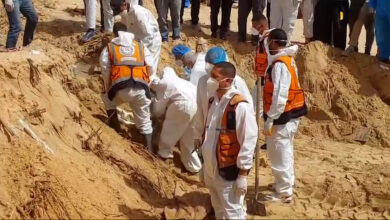 Photo of باريس تطالب بإجراء تحقيق مستقل في المقابر الجماعية المكتشفة في غزة