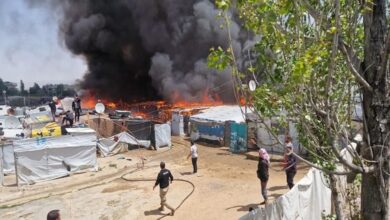 Photo of حريق داخل مخيم للنازحين السوريين في مدينة زحلة بلبنان