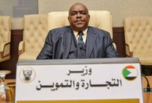 Photo of وزير التجارة السوداني: السودان لن يجوع بالرغم من أن 85% من المصانع تعرضت للتدمير