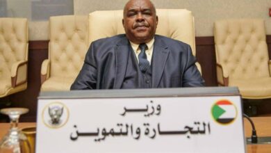 Photo of وزير التجارة السوداني: السودان لن يجوع بالرغم من أن 85% من المصانع تعرضت للتدمير