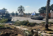 Photo of جيش الإحتلال يعلن انضمام ألوية جديدة إلى العملية العسكرية في رفح والدبابات الإسرائيلية وصلت إلى وسط المدينة