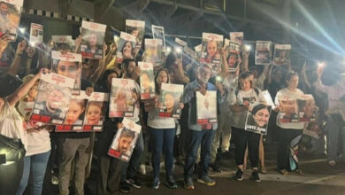 Photo of عائلات الأسرى الإسرائيليين:  احتجاجات مندّدة بسياسة نتنياهو الفاشلة