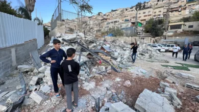 Photo of الاحتلال يهدم مباني فلسطينية في الضفة الغربية ومستوطِنون يقتحمون الأقصى في تصعيد جديد للأحداث