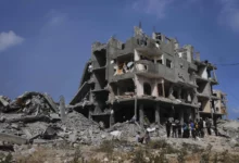 Photo of 12 قتيلاً في قصف إسرائيلي جديد على غزة… وتحذيرات أممية من انهيار الاستجابة الإنسانية بالكامل
