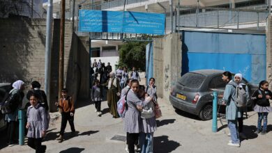 Photo of إسرائيل تغلق مدارس تابعة للأمم المتحدة في القدس الشرقية والسلطة الفلسطينية تصف القرار بانتهاك صارخ لحق التعليم