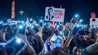 Photo of أنقرة تواصل قمع المعارضة والاتحاد الأوروبي يعلق مفاوضات الانضمام احتجاجاً على اعتقال إمام أوغلو وخرق المعايير الديمقراطية