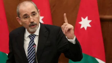 Photo of الصفدي يحذر من تجويع الفلسطينيين ويطالب بوقف العدوان الإسرائيلي ورفع العقوبات عن سوريا