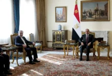 Photo of السيسي يدعو إلى إنهاء التصعيد الإقليمي ويؤكد ضرورة استعادة الملاحة في البحر الأحمر مع تعمق الاتصالات المصرية الإيرانية