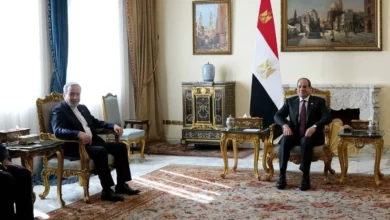 Photo of السيسي يدعو إلى إنهاء التصعيد الإقليمي ويؤكد ضرورة استعادة الملاحة في البحر الأحمر مع تعمق الاتصالات المصرية الإيرانية