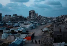 Photo of إطلاق نار إسرائيلي يقتل ويصيب العشرات قرب مركز مساعدات في رفح وسط إدانات ومطالبات بتحقيق دولي